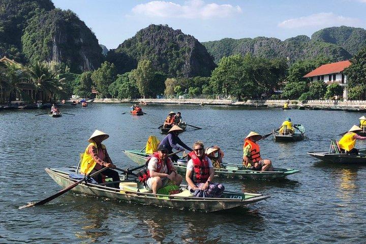 Ninh Binh Full Day Tour Grupo 09 (Mua Cave - Tam Coc - Hoa Lu)