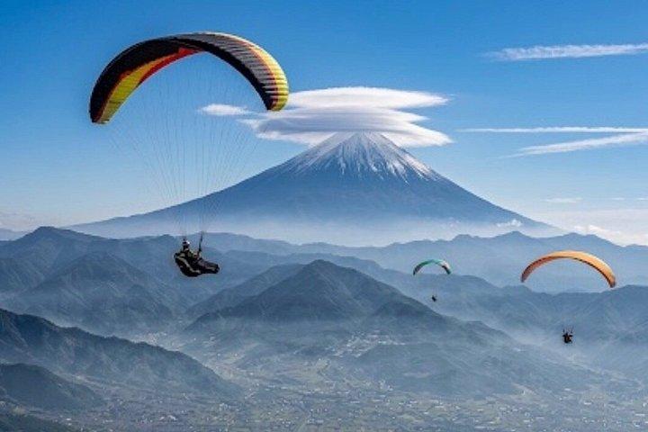 富士山上空パラグライダーアドベンチャー
