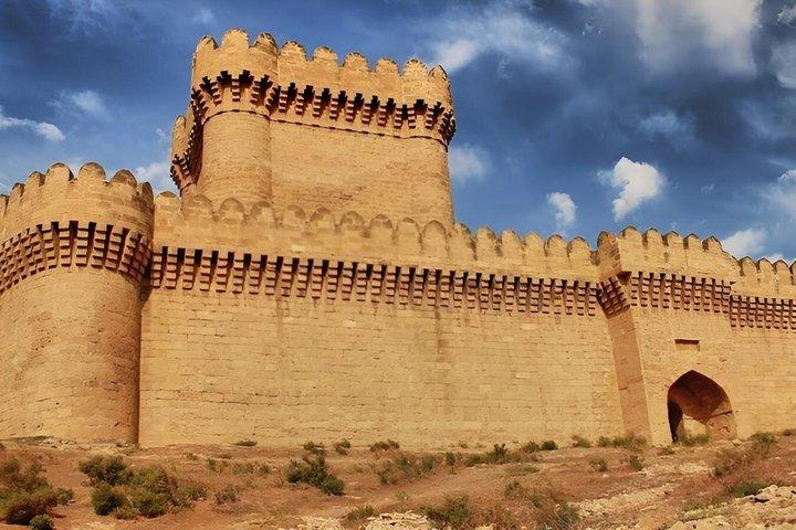 Baku Across Eras: Fogo, fortalezas e petróleo