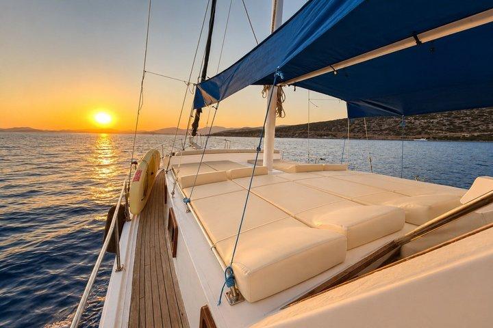 Excursion privée en bateau au coucher du soleil à Bodrum avec dîner