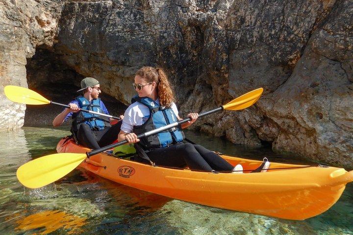 Pula Kayak, klippor och snorkling Liten grupp äventyr