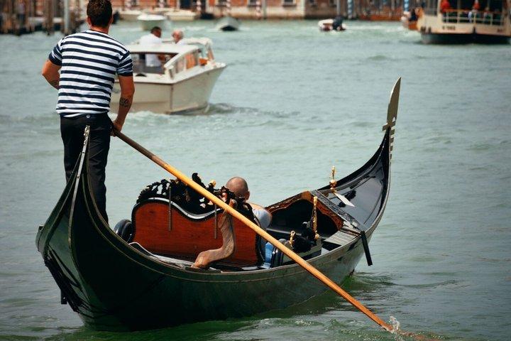 Romantische Abendgondelfahrt auf dem Canal Grande