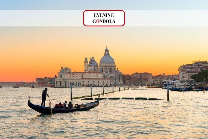 Noite romântica de passeio de Gondola no Canal Grande