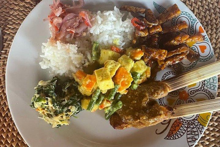 オプションで市場訪問とピックアップ付きのウブド料理教室