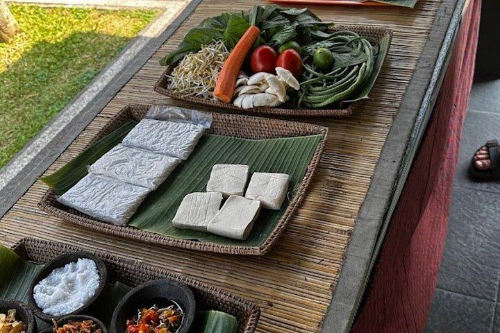 オプションで市場訪問とピックアップ付きのウブド料理教室
