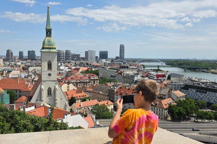 ウィーン発ブラチスラヴァプライベート旅行：城、旧市街＆自由時間