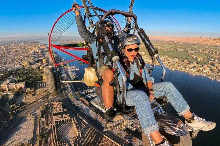 Soluppgång och solnedgång Paramotor Flygupplevelse i Luxor
