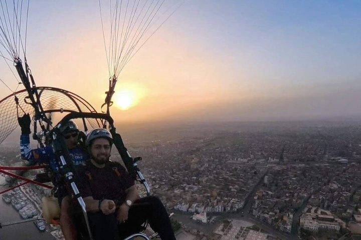 Soluppgång och solnedgång Paramotor Flygupplevelse i Luxor