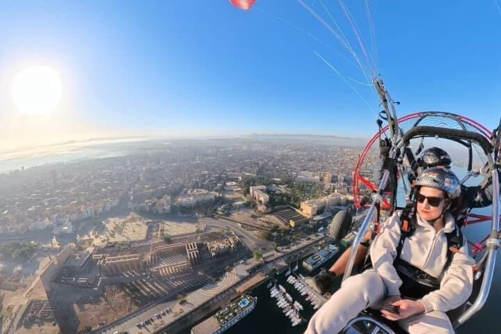 Soluppgång och solnedgång Paramotor Flygupplevelse i Luxor