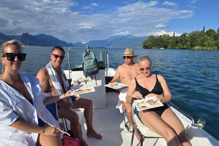 Tour privado en barco a Isola del Garda con degustación de vinos y comida
