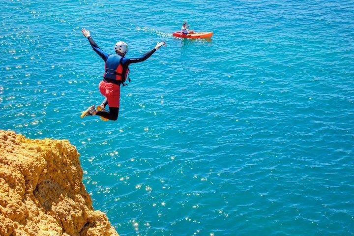 CLIFF JUMPING-tour - Coasteering in Albufeira