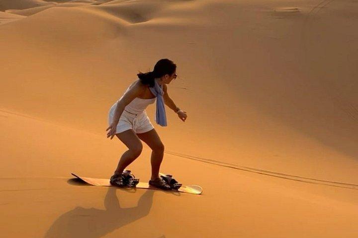 Mañana y noche Dubai Desert Safari,Sandboarding, Paseo en camello