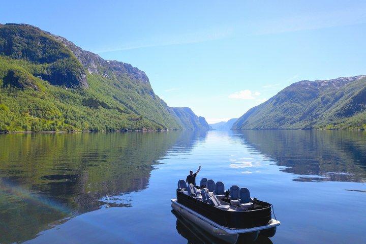 Mostraumen privat pontonkryssning