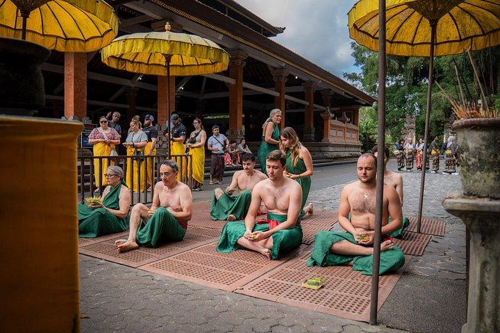 ティルタ・エンプル寺院ツアー（スピリチュアル・クレンジング付き）