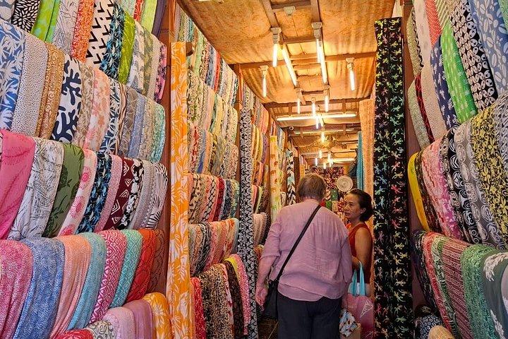 Tour textil local bien guiado de Denpasar