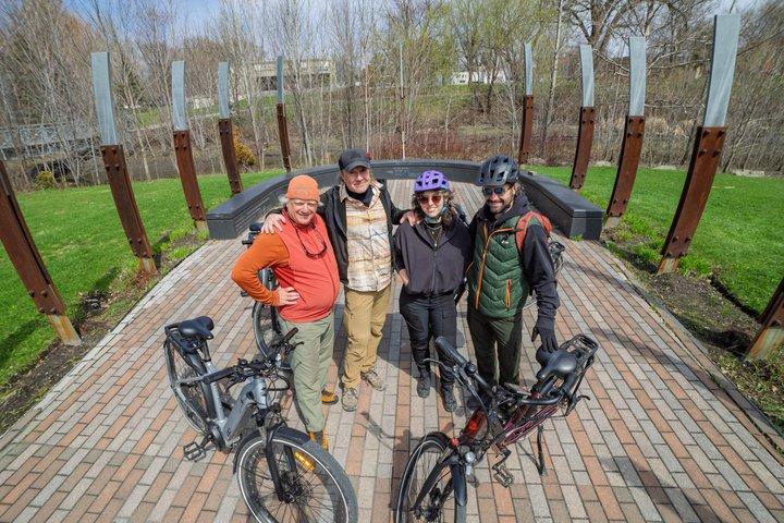 ケベックシティー：グランマルシェのローカルライフ＆フードシーンを巡るEバイクツアー