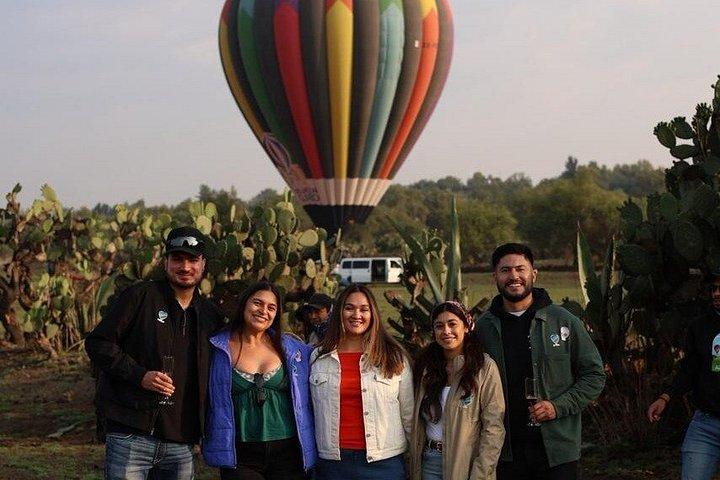 Eternal Experience : Balloon flight + breakfast + tour from CDMX