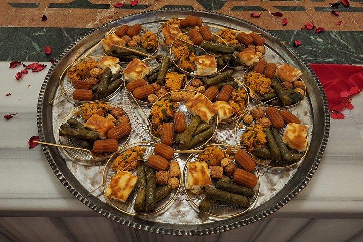 イスタンブール：ハマムパーティー、フード、スクラブ、フォームメイク＆ベリーダンスショー