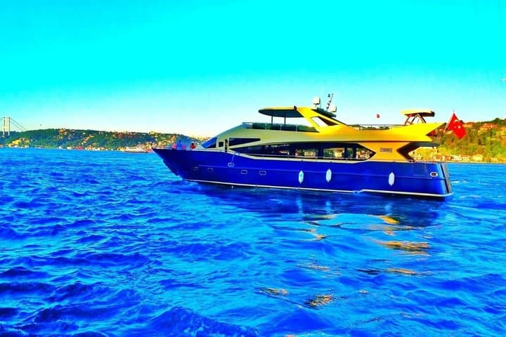 Luxury yacht experience on the Bosphorus in Istanbul