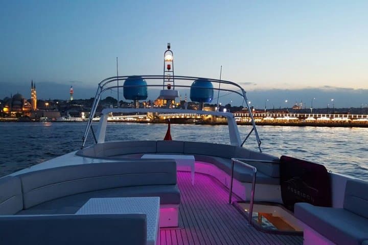 Luxury yacht experience on the Bosphorus in Istanbul
