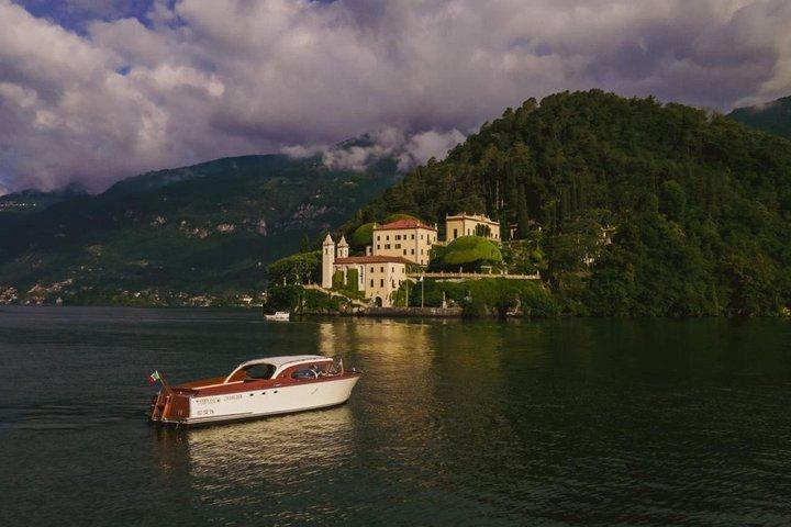 Excursión privada en barco de madera por el lago de Como: pueblos y villas