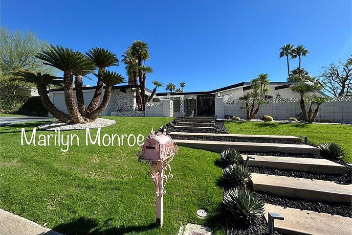 Explore a arquitetura medieval de Palm Springs em estilo