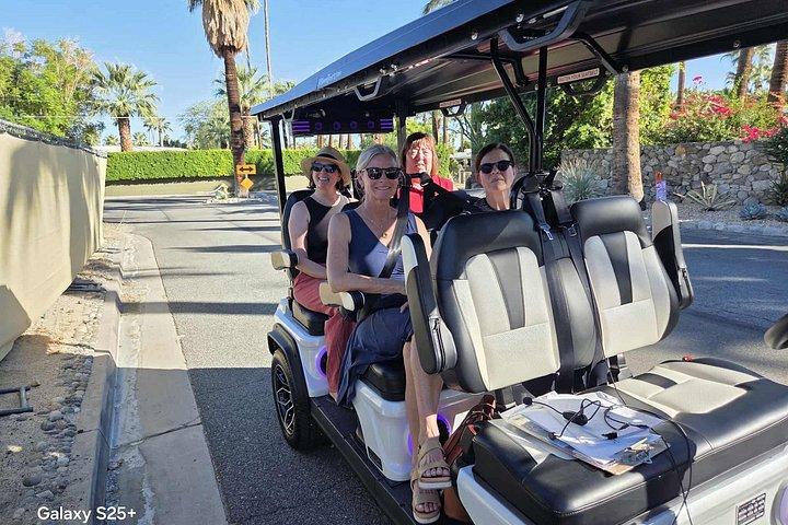 Explore a arquitetura medieval de Palm Springs em estilo