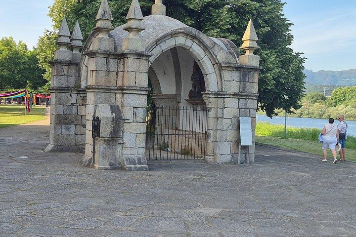 ブラガ・ローマ博物館ポンテ・デ・リマワイン試飲＆ランチツアー
