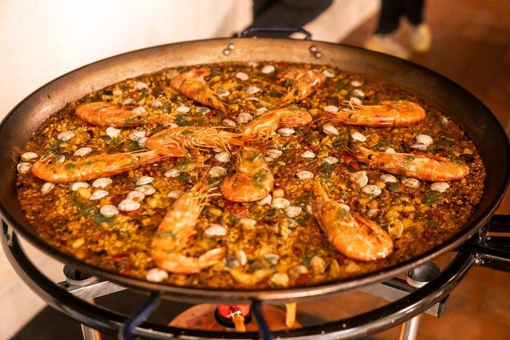 バルセロナガウディ散策ツアーとパエリア料理教室