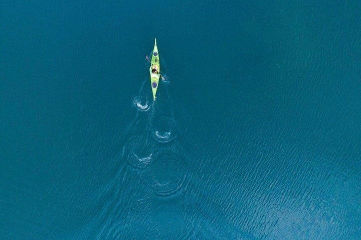 Excursão de Kayaking em Al Qurum Beach – Aventura guiada em Muscat