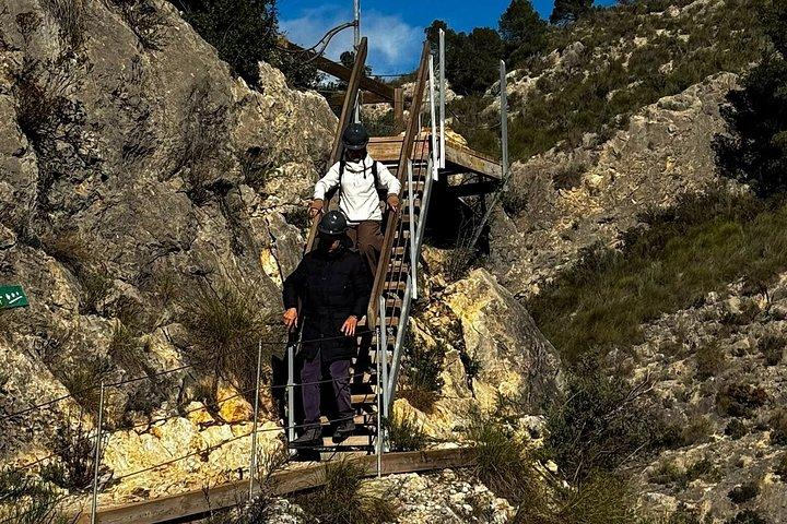 レルエウ吊り橋:アリカンテでの少人数グループアドベンチャー