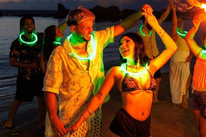 Experiencia Nocturna VIP de Salsa de San Juan en Luxury Condado Beach