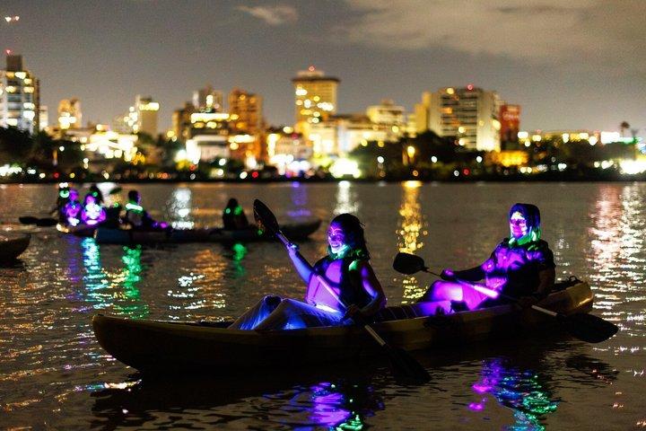 San Juan Glow Paint Night Kayak et vues imprenables dans la lagune de Condado