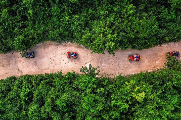 Aventura en tirolesa en cenote en vehículos todo terreno desde Playa del Carmen