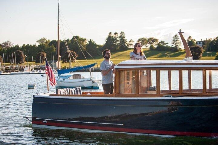Halve dag privécharter aan boord van Camelot aan de kust van Newport