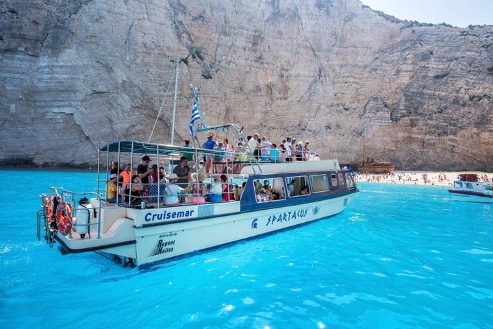 Visite en bateau de la plage d'épaves de Zante et des grottes bleues