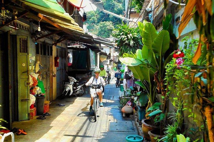 バンコク・バイクツアー：チャイナタウン、フラワーマーケット＆カメの餌付け