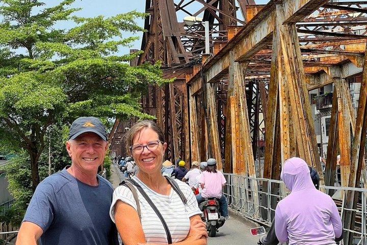 Hanoi City + Treno Street Walking Tour & 5 - Star Ha Long Bay Cruise