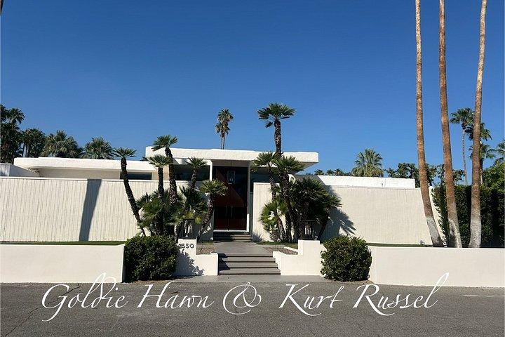Explore a arquitetura medieval de Palm Springs em estilo