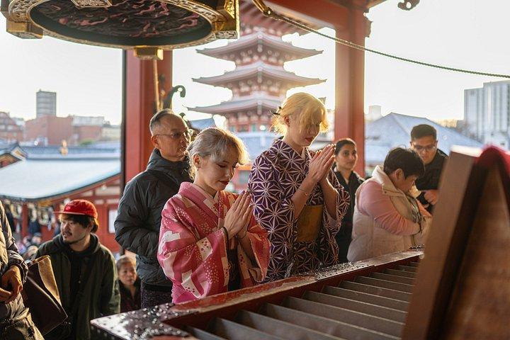 東京 : 浅草ガイド付き豪華着物＆屋台料理散策ツアー