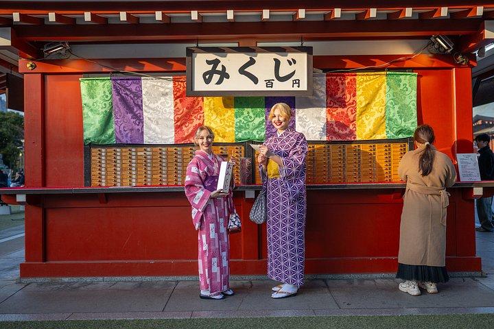 東京 : 浅草ガイド付き豪華着物＆屋台料理散策ツアー