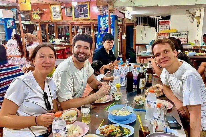 バンコクナイトバイクツアー：チャイナタウン、寺院＆ストリートディナー