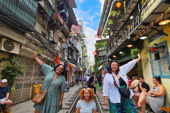 Hanoi City + Treno Street Walking Tour & 5 - Star Ha Long Bay Cruise