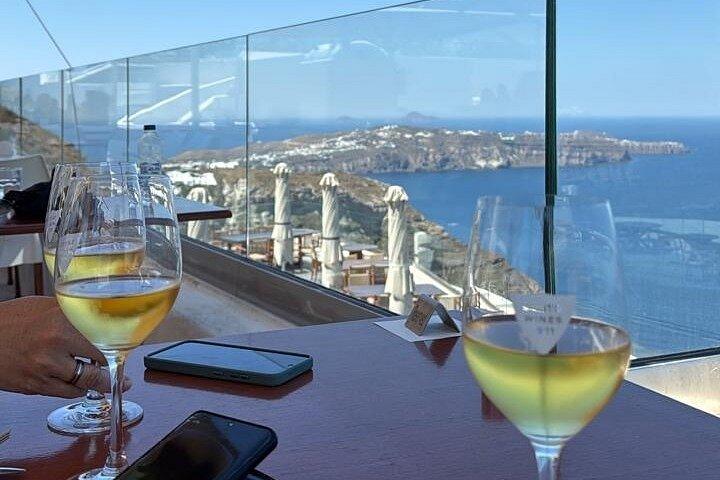 Private Panoramic and Iconic Day Tour in Santorini
