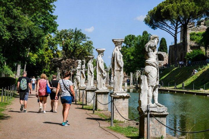 Excursion privée d'une journée en train de Rome à Villa Adriana avec billets