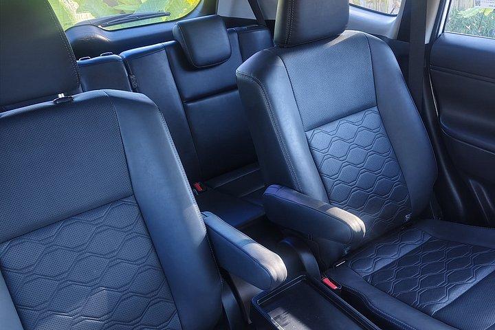 バリ空港プライベート送迎 VIP高級車、ミニバスまたは大型バス