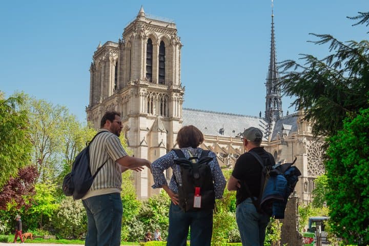 Île de la Cité Guided Tour & Exterior Notre Dame