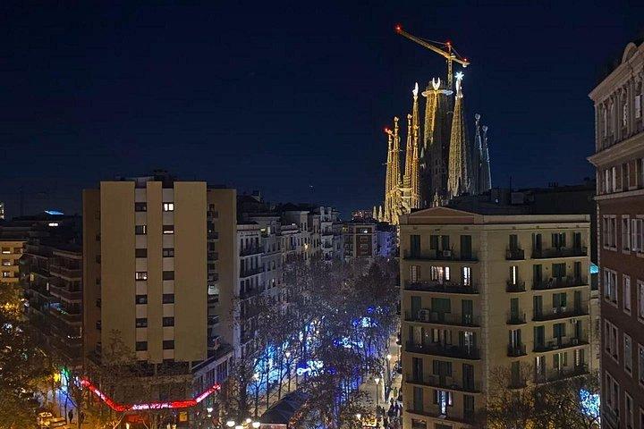 Barcellona : Pubcrawl con ingresso VIP al Rooftop e alle discoteche