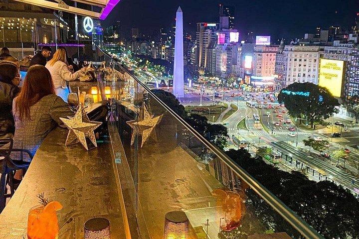 Barcellona : Pubcrawl con ingresso VIP al Rooftop e alle discoteche