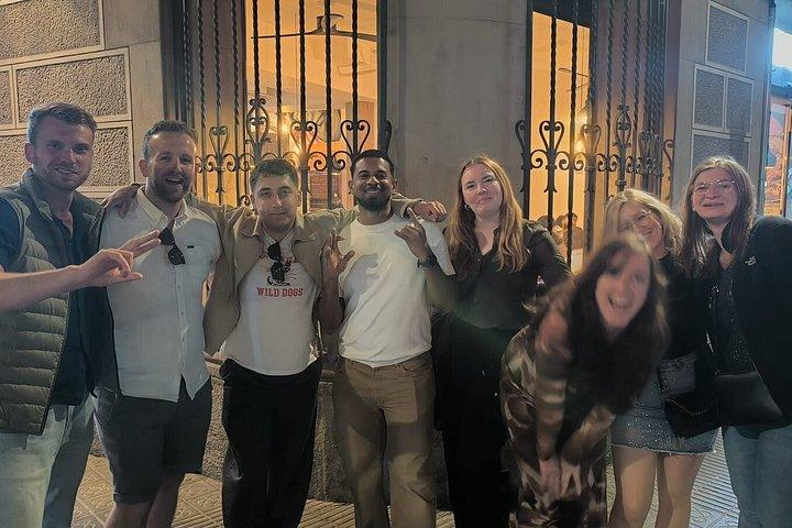 Barcellona : Pubcrawl con ingresso VIP al Rooftop e alle discoteche